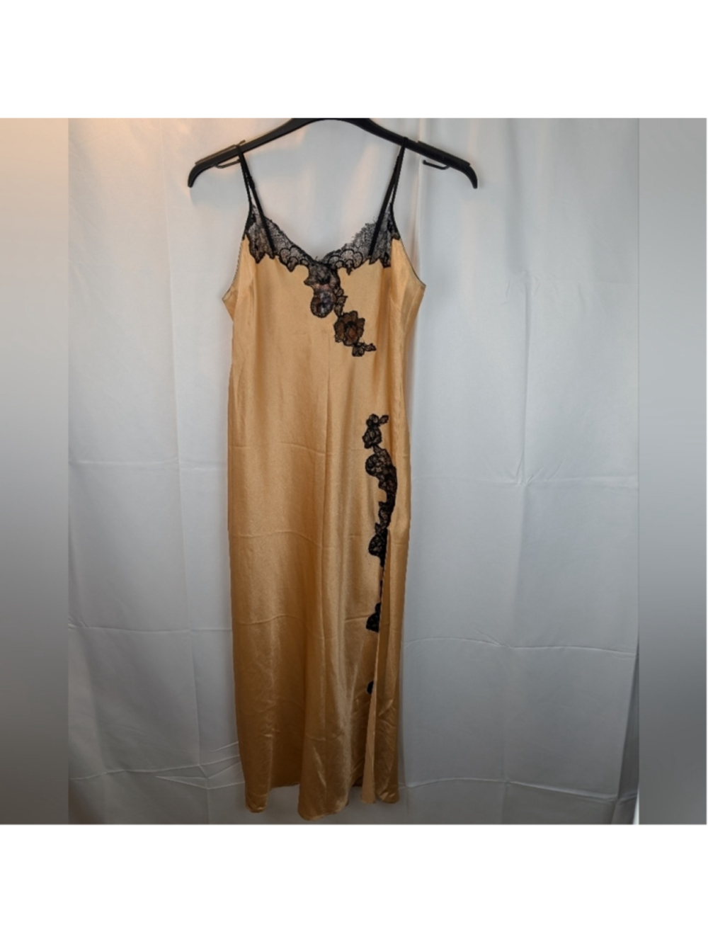 Oscar de la Renta Vintage Gold Satin Slip with Black Trim Size M In VGUC